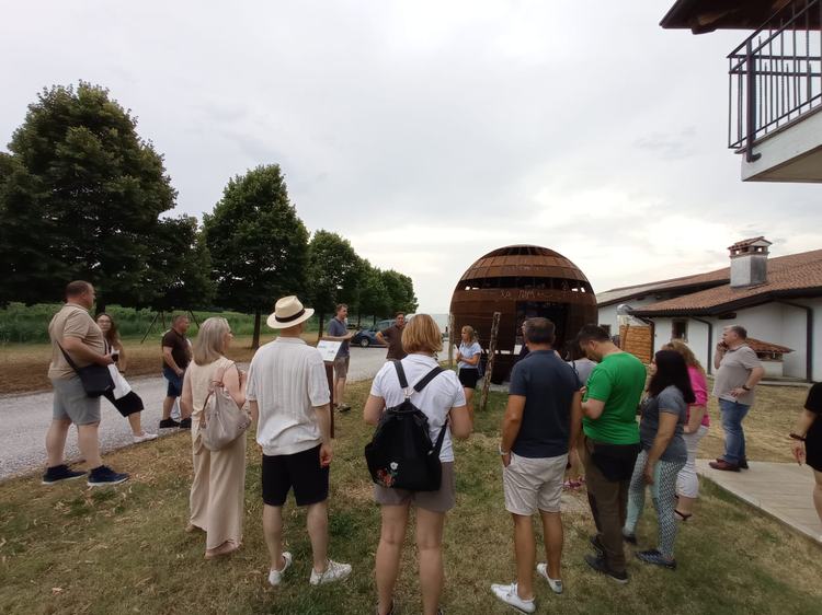 The delegation looking at modern art sculptures in Gradis'ciutta