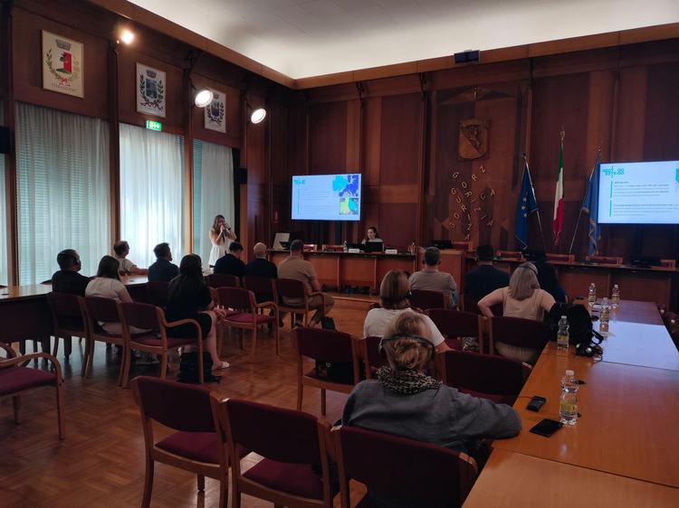 Two EGTC GO project managers presenting to the delegation from Euroregion Karpacki
