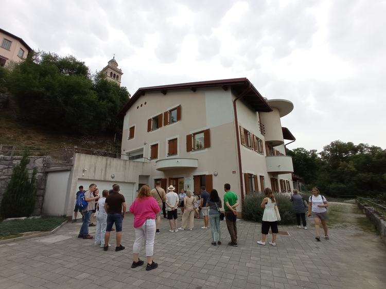 The delegation visiting the Center za mir in Dobro on the Sveta Gora mountain