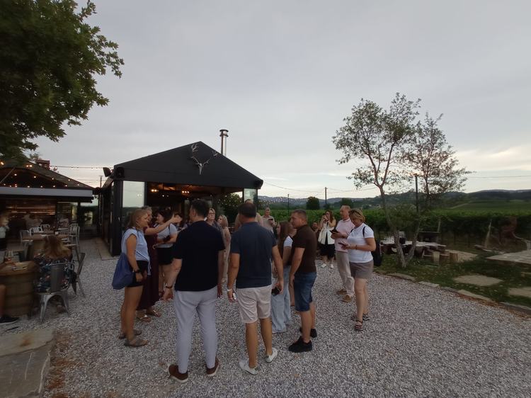 A group of people in an outside area in the Konvin restaurant