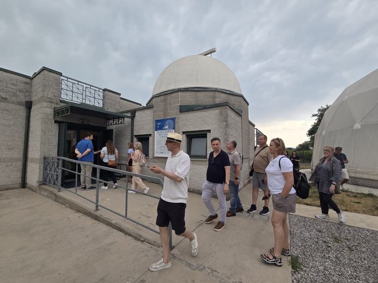Un gruppo di persone in visita all'Osservatorio di Farra d'Isonzo